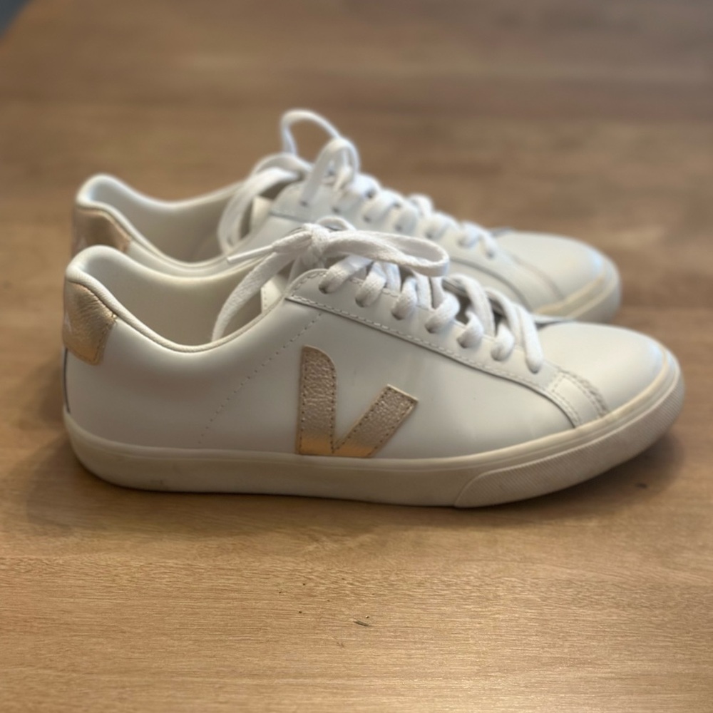 Veja Esplar Logo Leather Sneakers in color White/Platine (gold) size 39 or 9